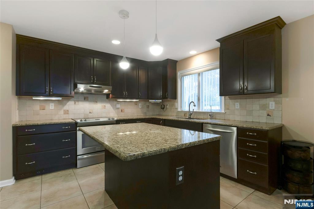 Emerson, New Jersey, 07630, United States, 4 Bedrooms Bedrooms, ,3 BathroomsBathrooms,Residential,For Sale,1991128