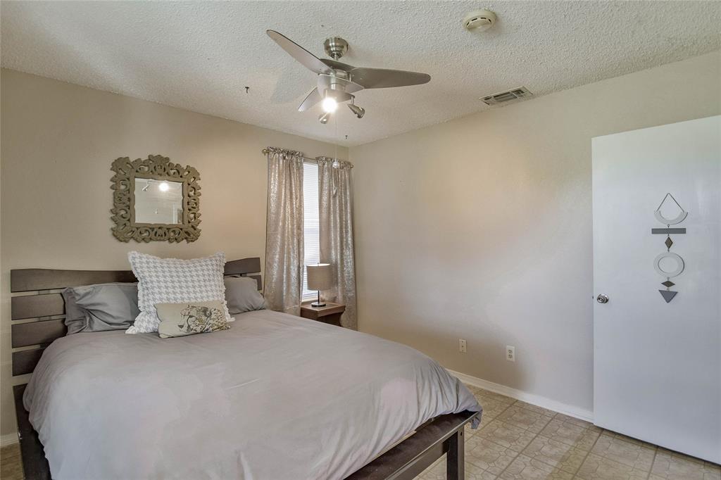 Granbury, Texas, 76049, United States, 3 Bedrooms Bedrooms, ,2 BathroomsBathrooms,Residential,For Sale,1984180