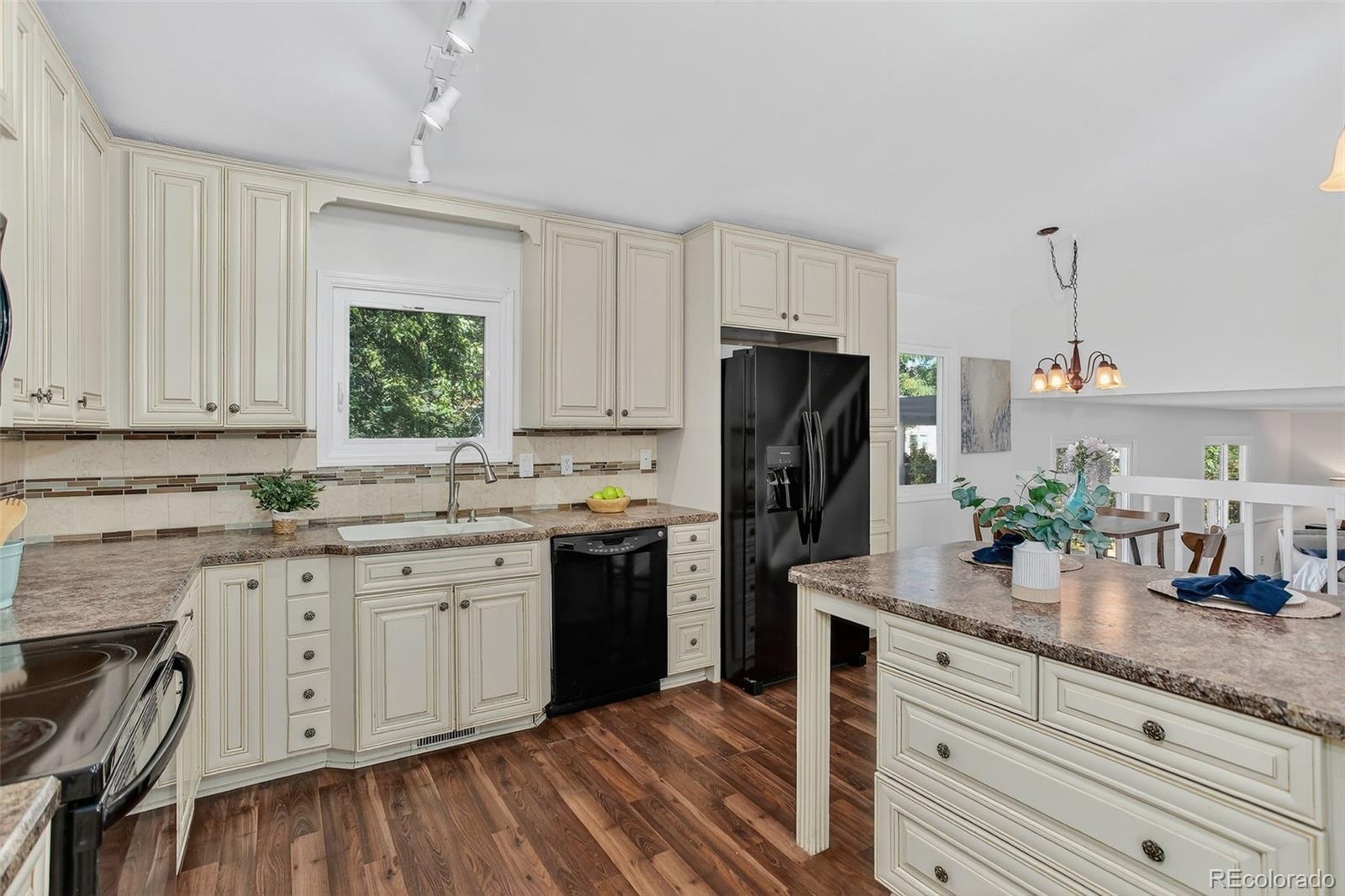 Longmont, Colorado, 80503, United States, 3 Bedrooms Bedrooms, ,1 BathroomBathrooms,Residential,For Sale,1958059