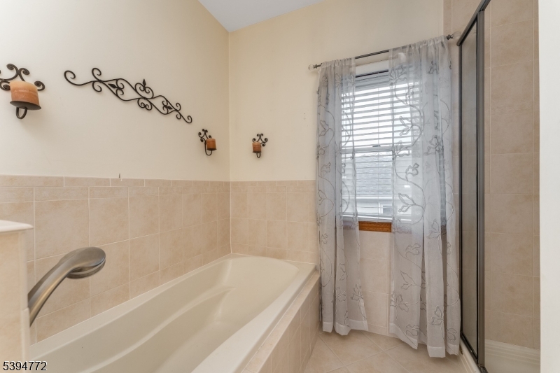 Clinton Town, New Jersey, 08809, United States, 3 Bedrooms Bedrooms, ,2 BathroomsBathrooms,Residential,For Sale,1989455