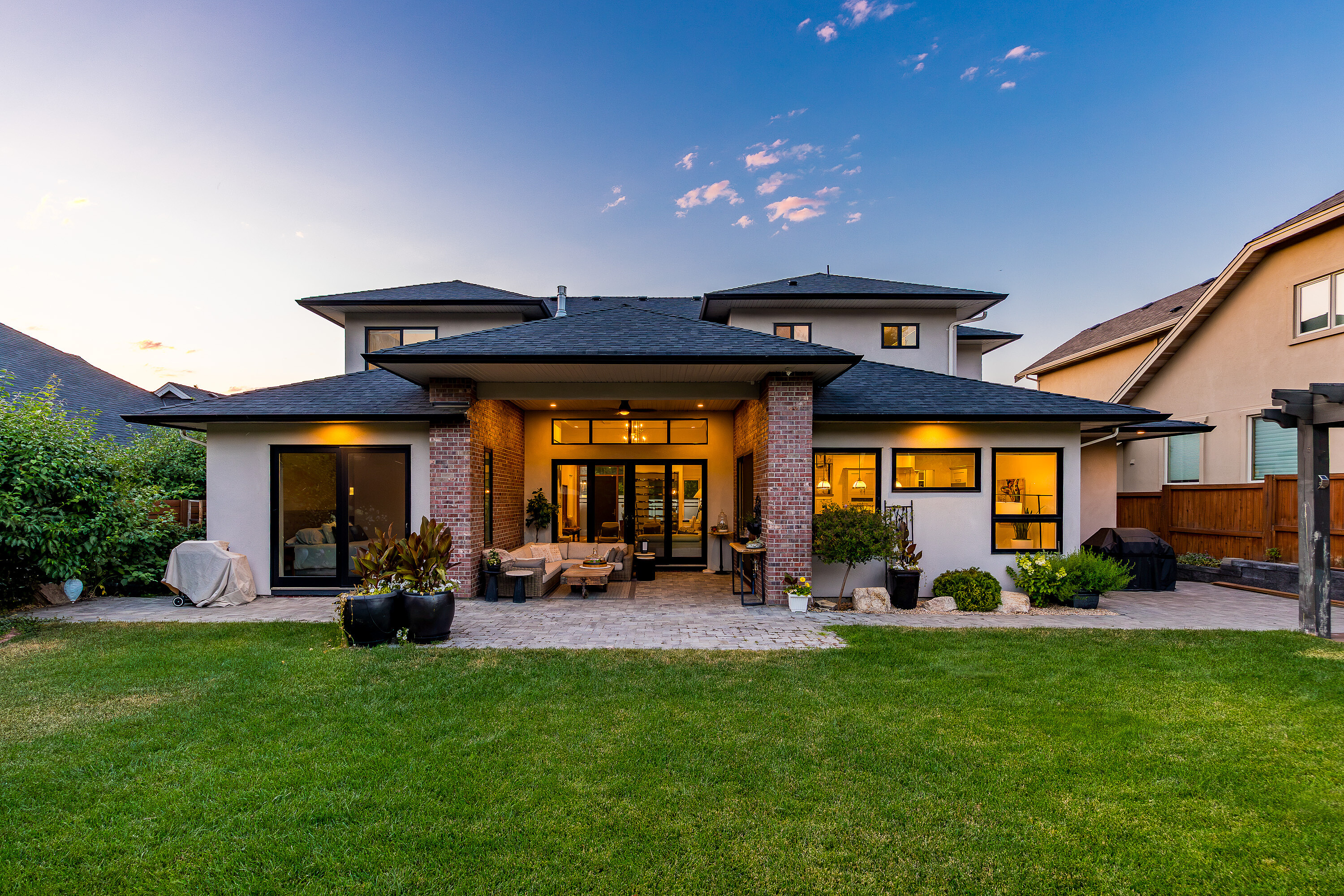  Stunning Modern Home - 物件實景