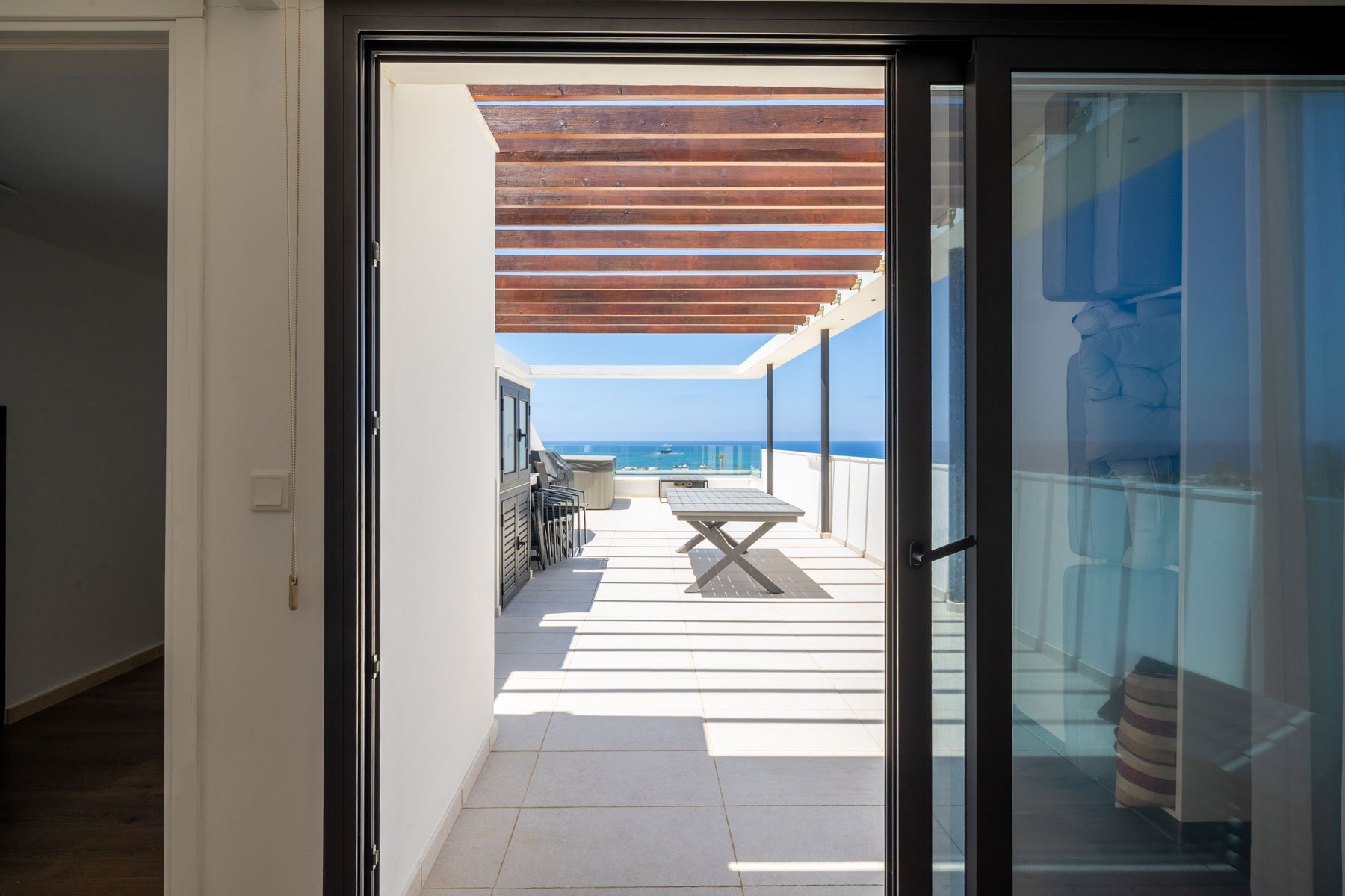  3-Bedroom Sea View Penthouse with Private Roof Terrace in Chloraka, Pafos - 物件實景