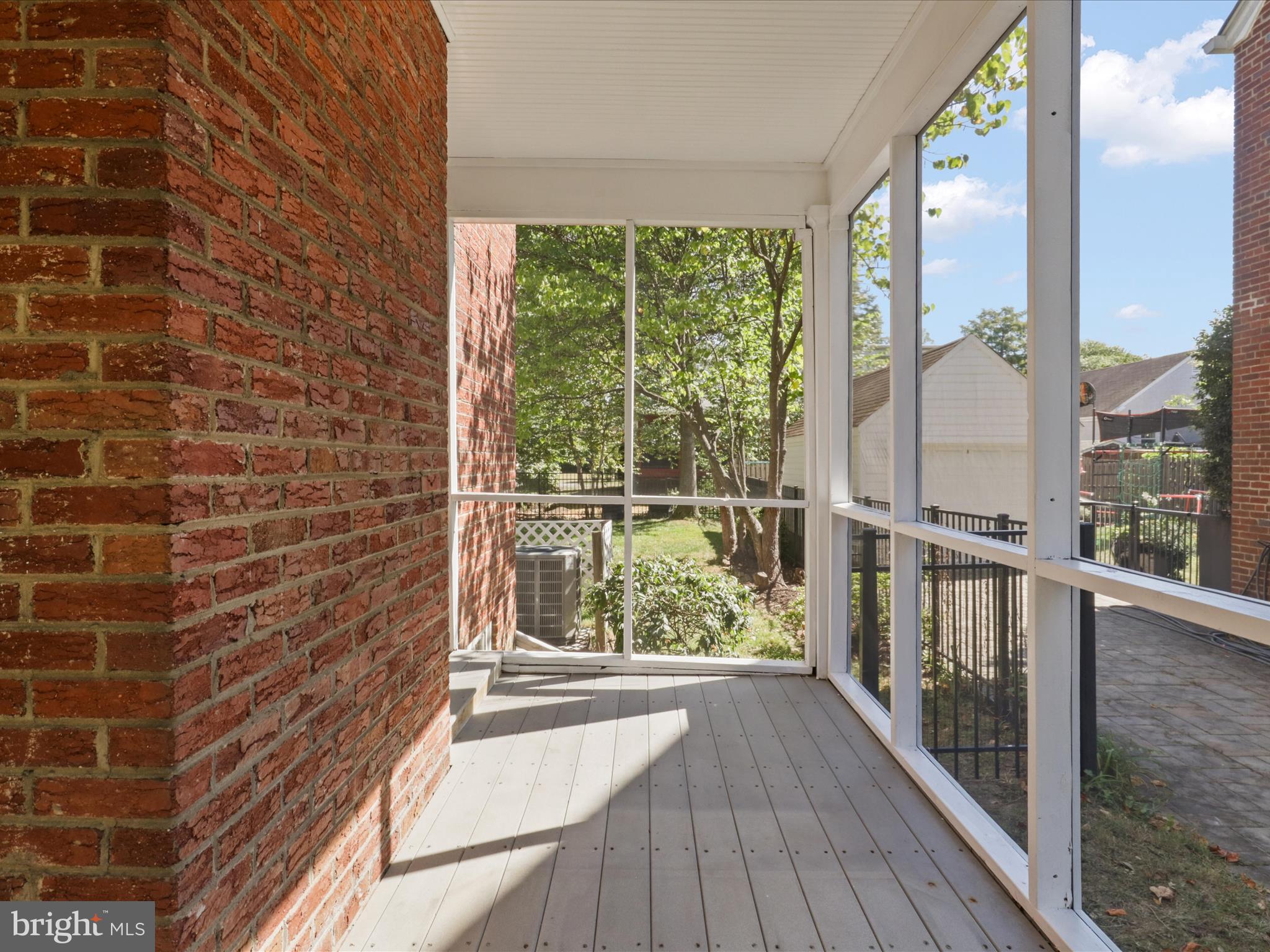 Arlington, Virginia, 22207, United States, 3 Bedrooms Bedrooms, ,3 BathroomsBathrooms,Residential,For Sale,1979007