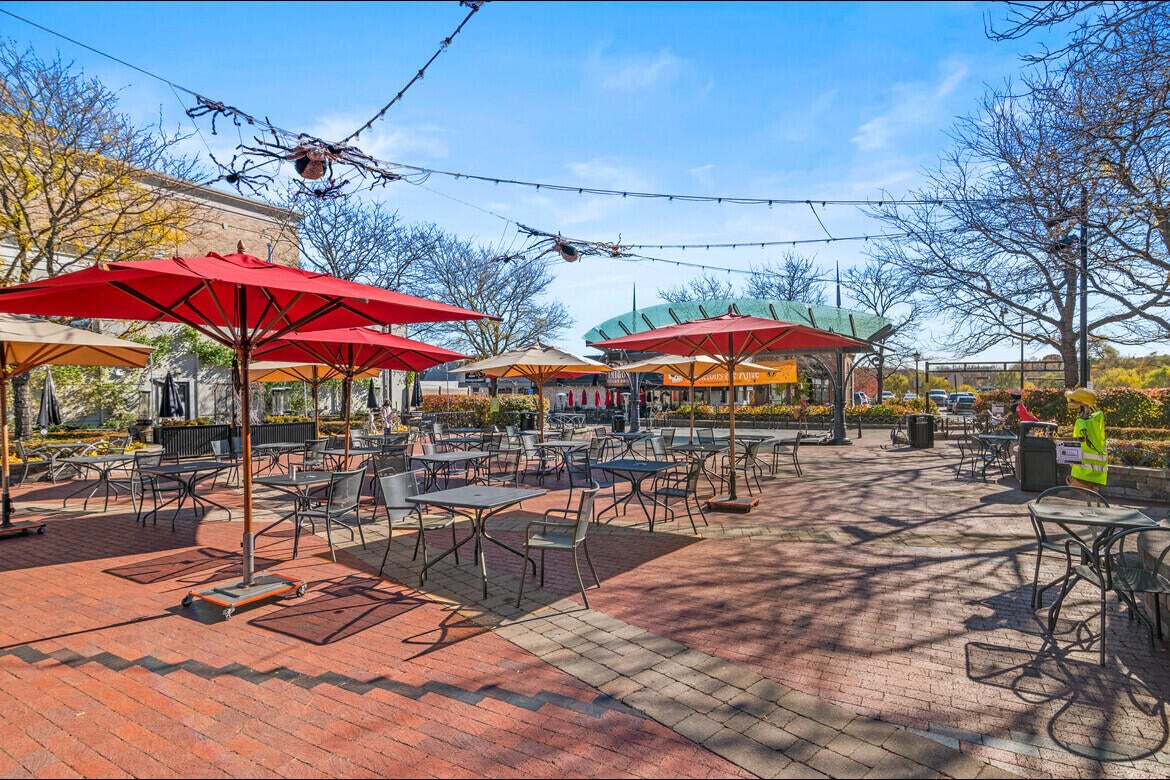 Northville, Michigan, 48167, United States, 4 Bedrooms Bedrooms, ,7 BathroomsBathrooms,Residential,For Sale,1991928