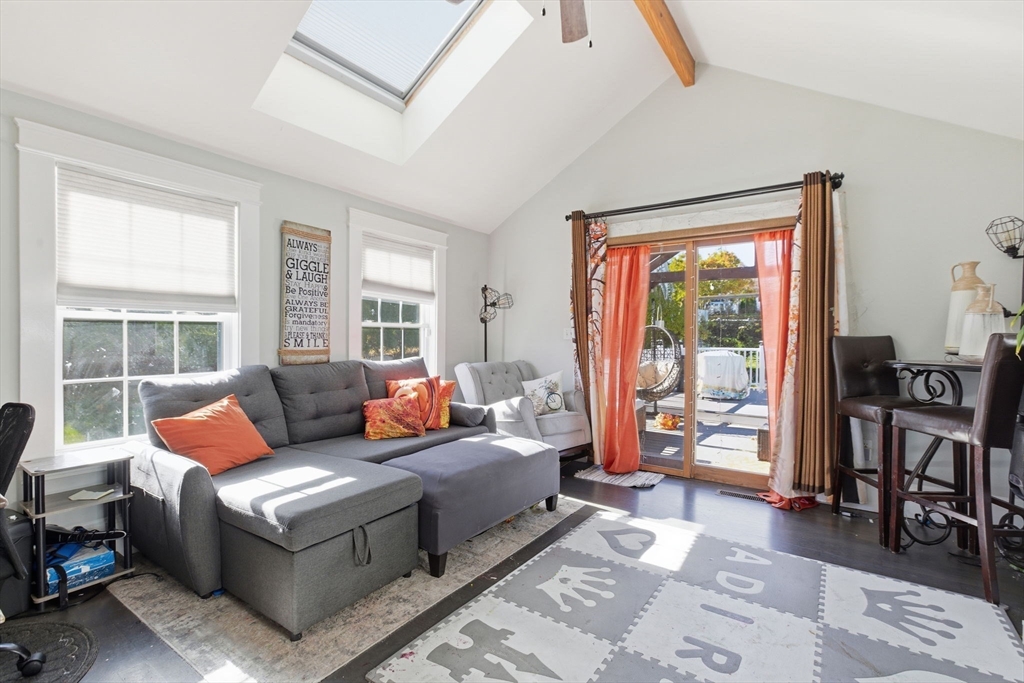 Lowell, Massachusetts, 01852, United States, 3 Bedrooms Bedrooms, ,3 BathroomsBathrooms,Residential,For Sale,1989388