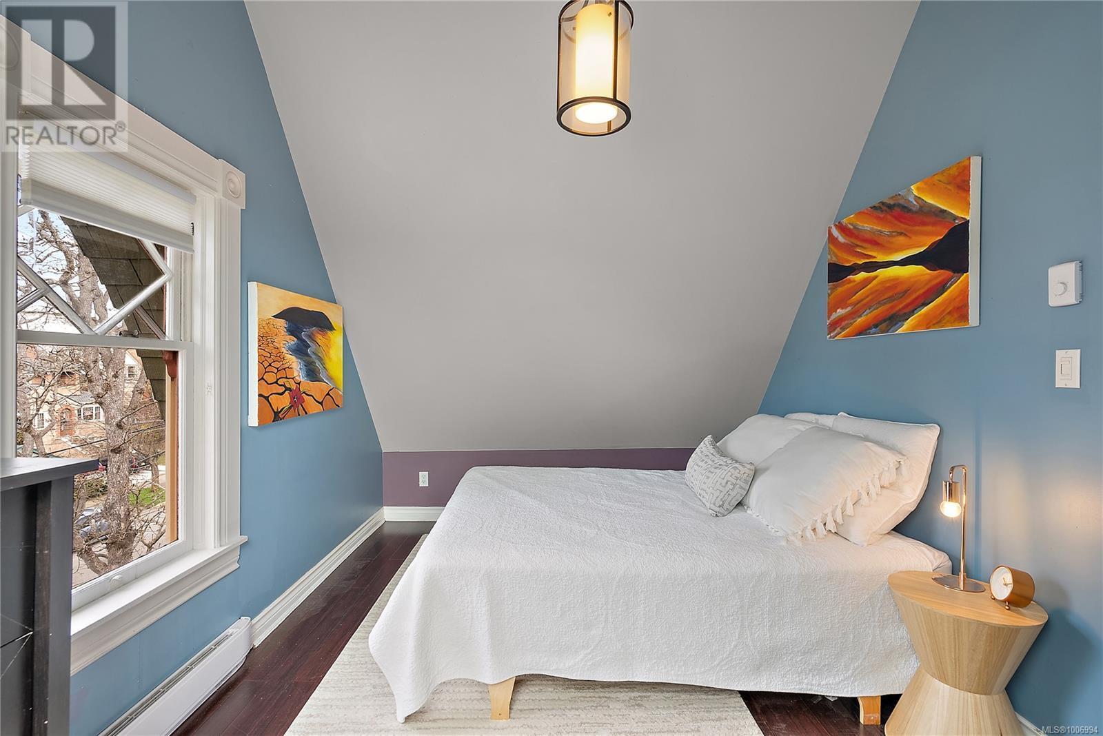 ESQUIMALT, British Columbia, V9A 5A9, CA, 2 Bedrooms Bedrooms, ,1 BathroomBathrooms,Residential,For Sale,1948185
