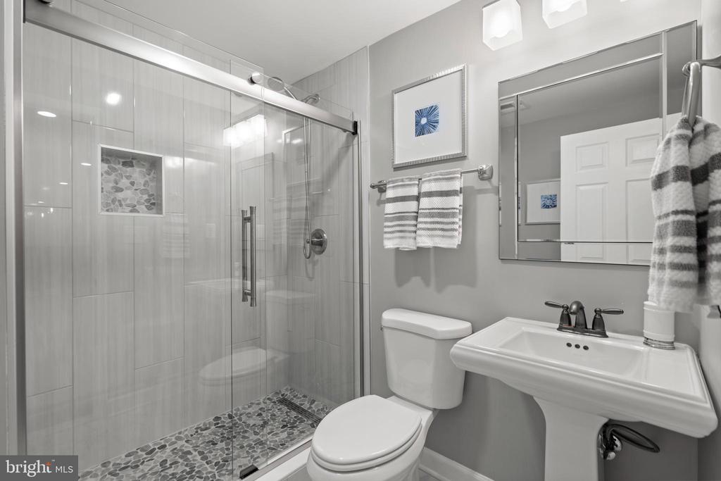 Broadlands, Virginia, 20148, United States, 5 Bedrooms Bedrooms, ,5 BathroomsBathrooms,Residential,For Sale,1977540