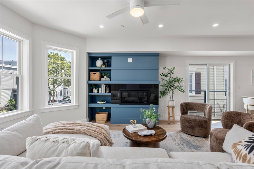 Boston, Massachusetts, 02127, United States, 2 Bedrooms Bedrooms, ,2 BathroomsBathrooms,Residential,For Sale,1951158