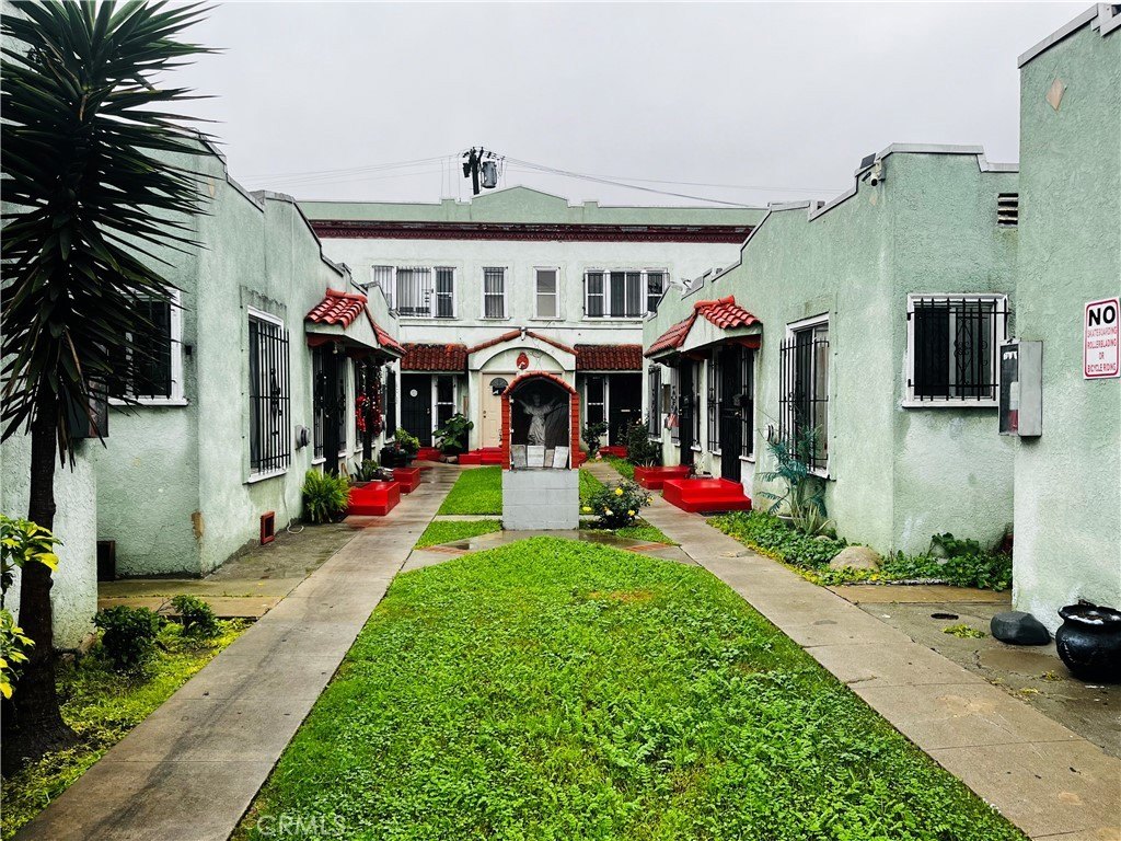 Los Angeles, California, 90003, United States, 12 Bedrooms Bedrooms, ,Residential,For Sale,2009676