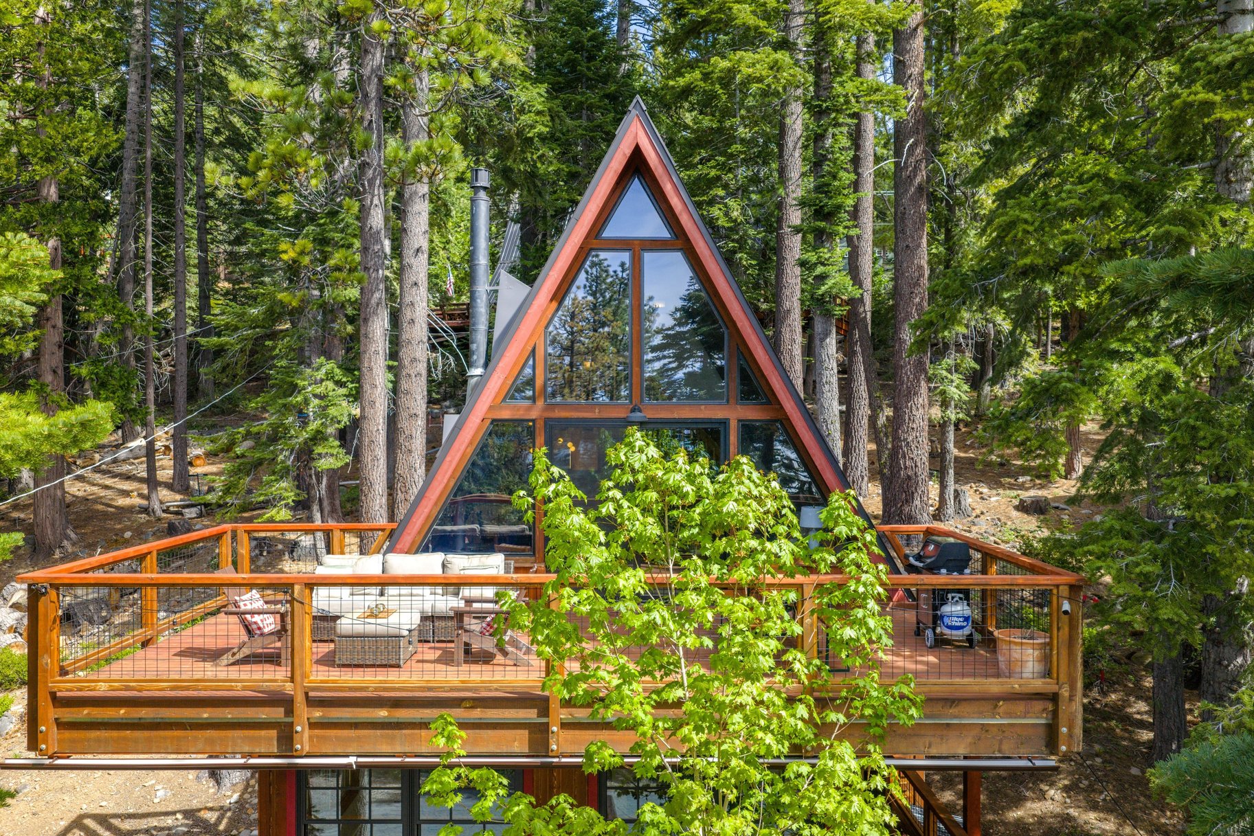  Iconic, Updated A-frame Steps from Trails with Private Beach Membership - 物件實景