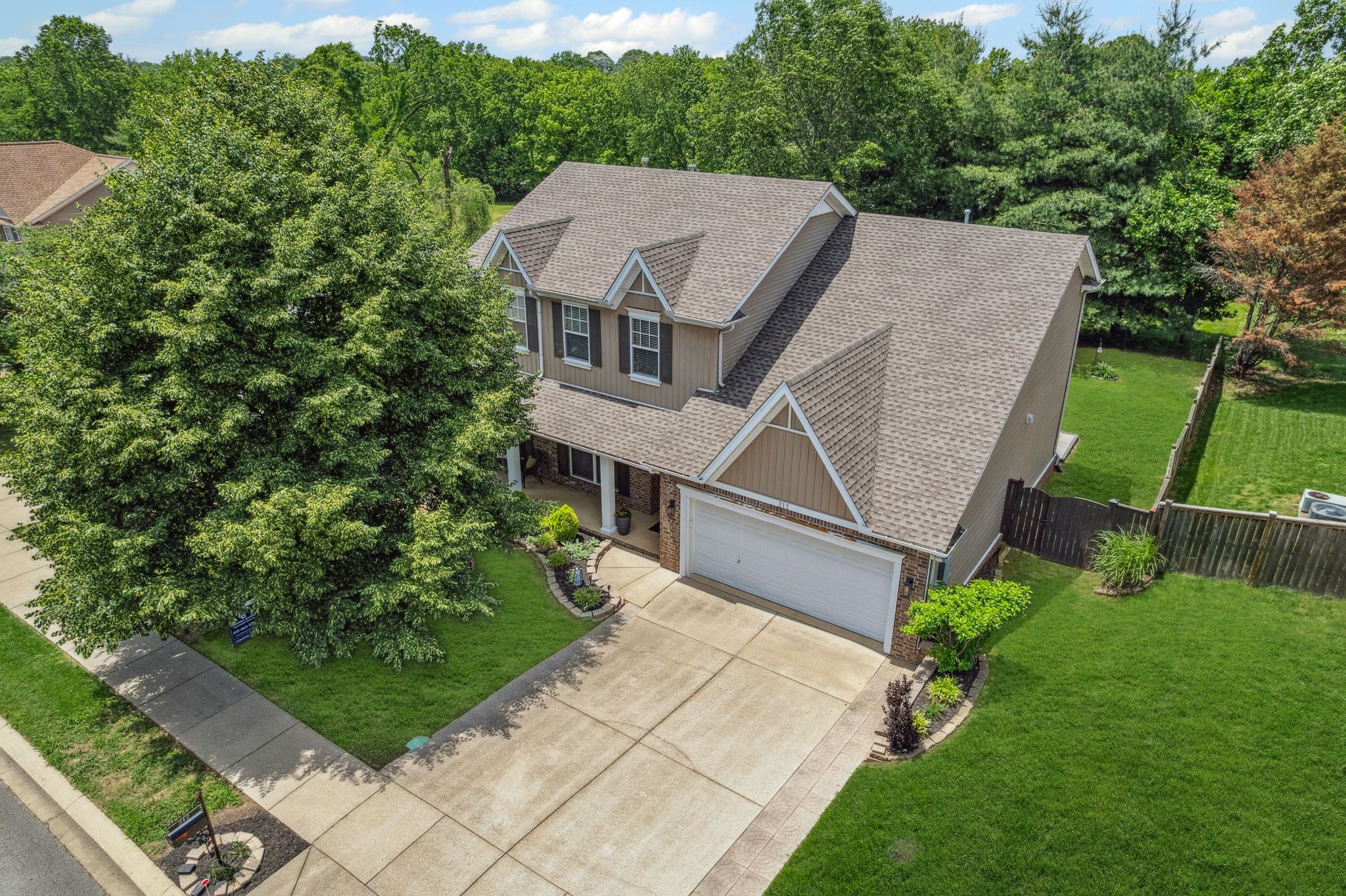 Hendersonville, Tennessee, 37075, United States, 4 Bedrooms Bedrooms, ,3 BathroomsBathrooms,Residential,For Sale,1819324