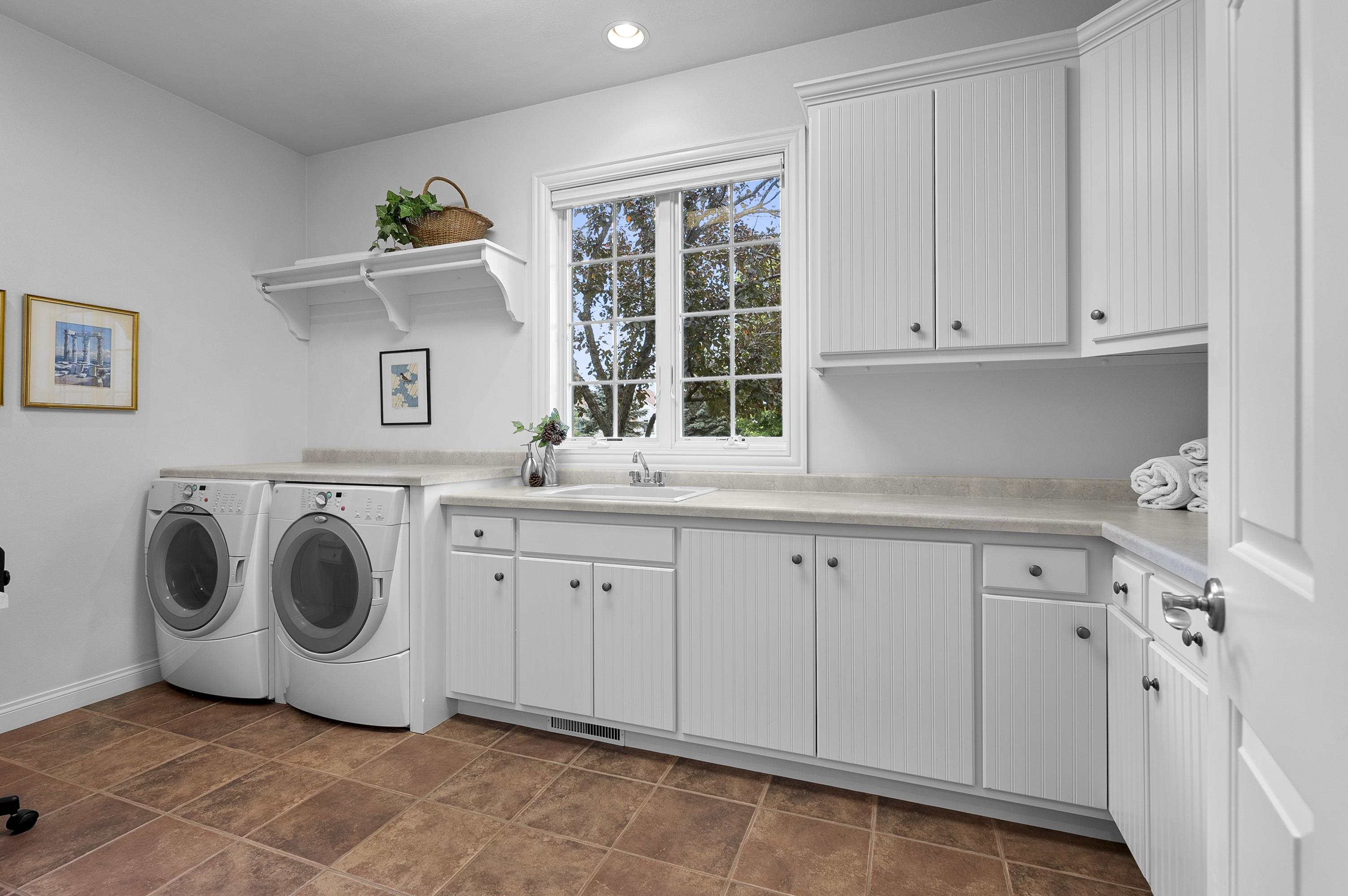 NEENAH, Wisconsin, 54956, United States, 3 Bedrooms Bedrooms, ,3 BathroomsBathrooms,Residential,For Sale,1927222