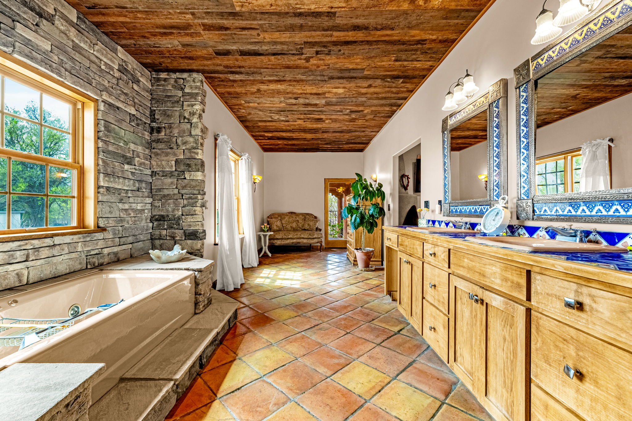  Rare creek side opportunity on 80 close-in acres - 物件實景