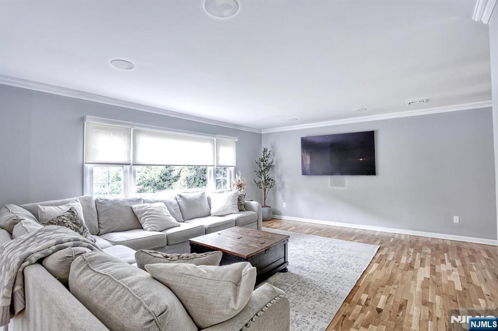 Ramsey, New Jersey, 07446, United States, 4 Bedrooms Bedrooms, ,3 BathroomsBathrooms,Residential,For Sale,1911105