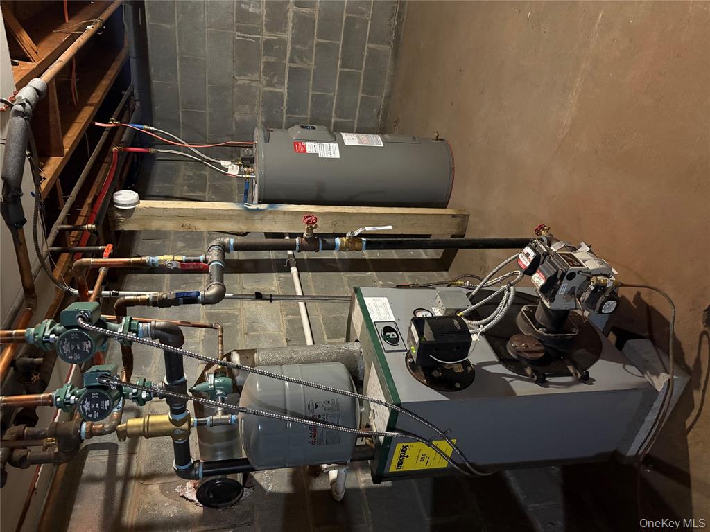 Riverhead, New York, 11901, United States, 3 Bedrooms Bedrooms, ,2 BathroomsBathrooms,Residential,For Sale,2005569