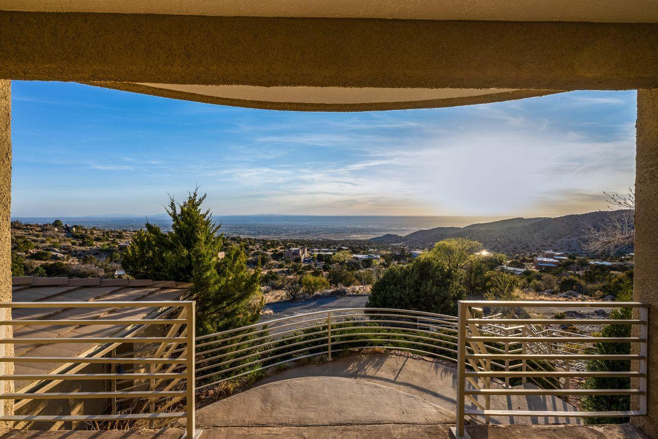 Albuquerque, New Mexico, 87122, United States, 4 Bedrooms Bedrooms, ,5 BathroomsBathrooms,Residential,For Sale,1766208