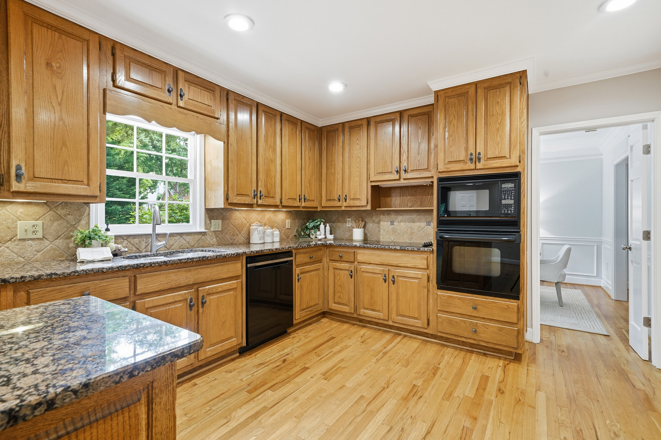  Tucked Into a Cul-de-Sac in Johns Creek’s Sought-After Glastonberry Neighborhood - 物件實景