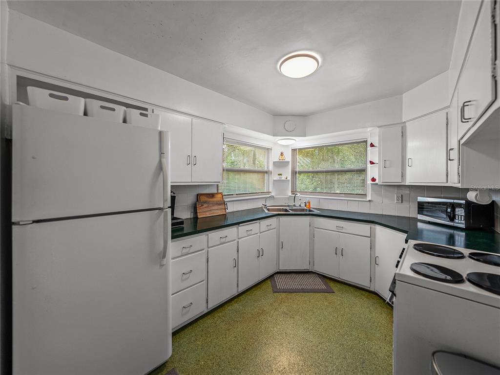 Lake Wales, Florida, 33898, United States, 3 Bedrooms Bedrooms, ,2 BathroomsBathrooms,Residential,For Sale,1950388