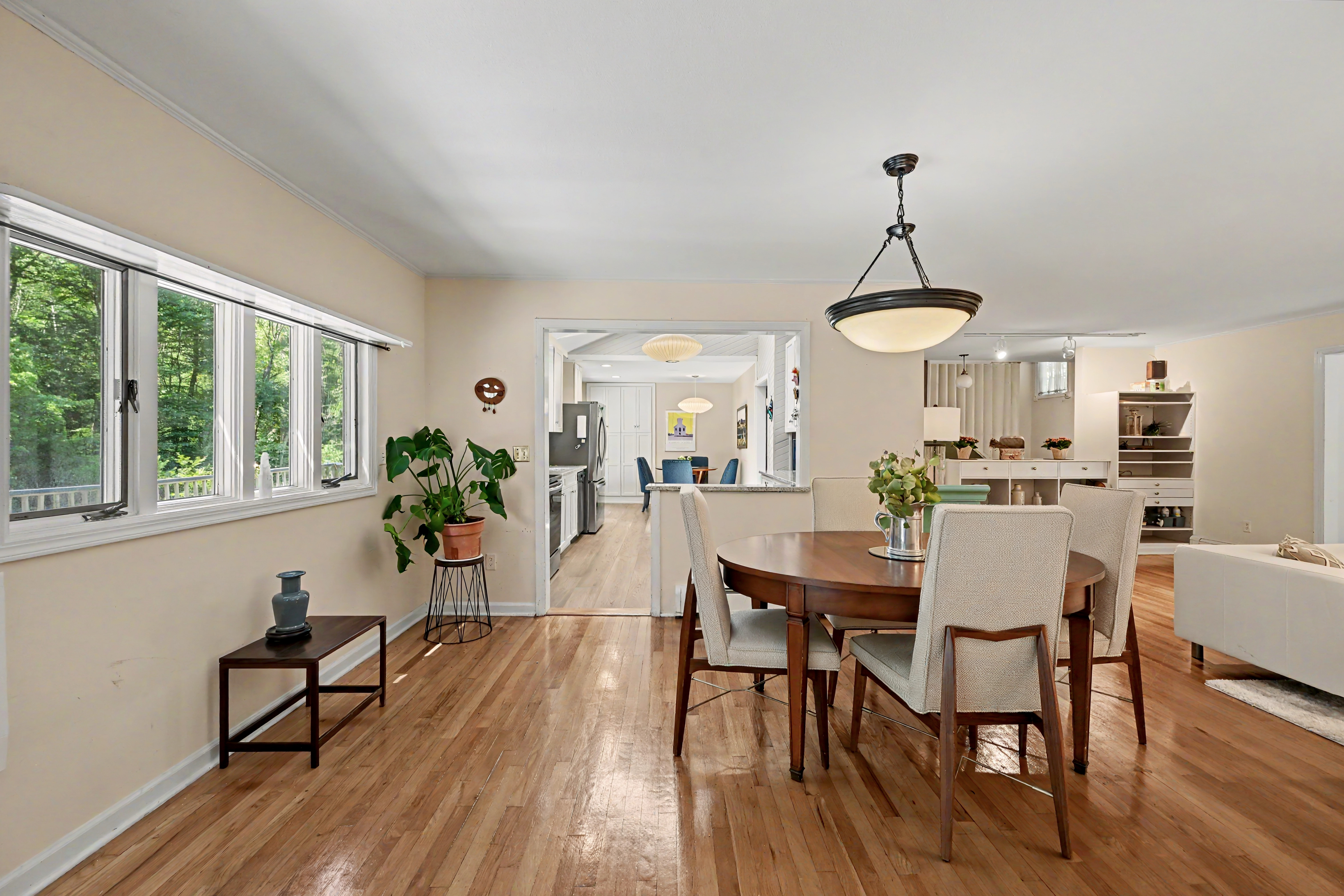  Sun-Drenched Contemporary Colonial Nestled on Two Picturesque Acres - 物件實景