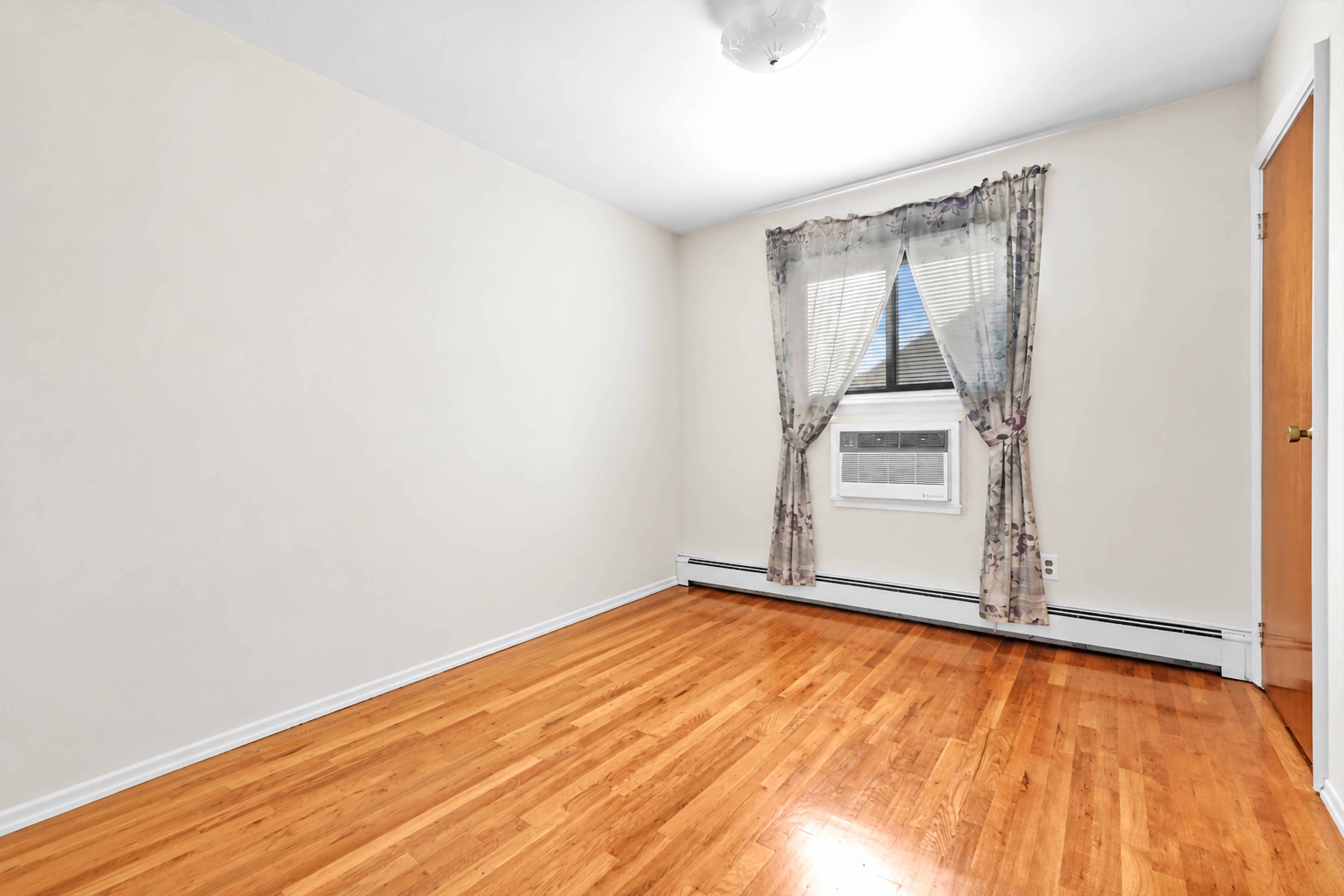  115-33 10th Avenue, College Point, NY, 11356 - 物件實景