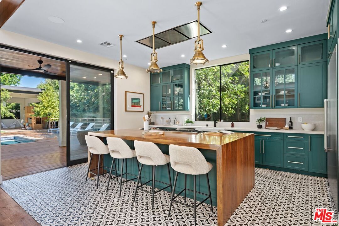 Woodland Hills, California, 91367, United States, 5 Bedrooms Bedrooms, ,3 BathroomsBathrooms,Residential,For Sale,1925987