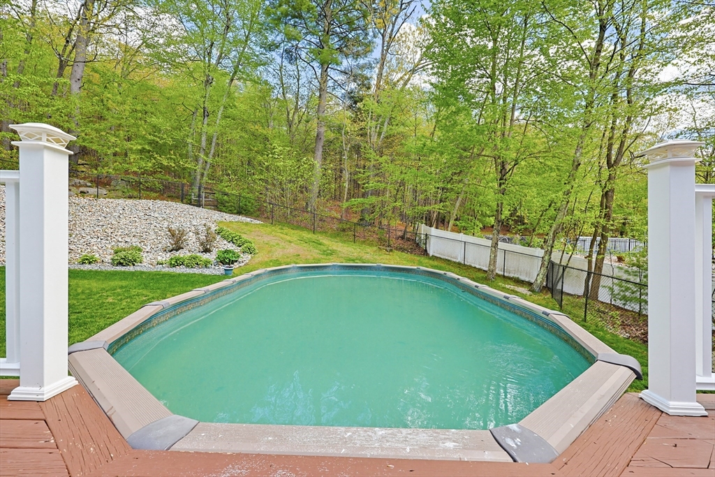 Northbridge, Massachusetts, 01534, United States, 4 Bedrooms Bedrooms, ,2 BathroomsBathrooms,Residential,For Sale,1977320