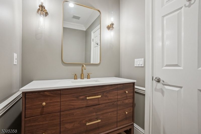 Millburn Twp., New Jersey, 07078, United States, 6 Bedrooms Bedrooms, ,7 BathroomsBathrooms,Residential,For Sale,1991831