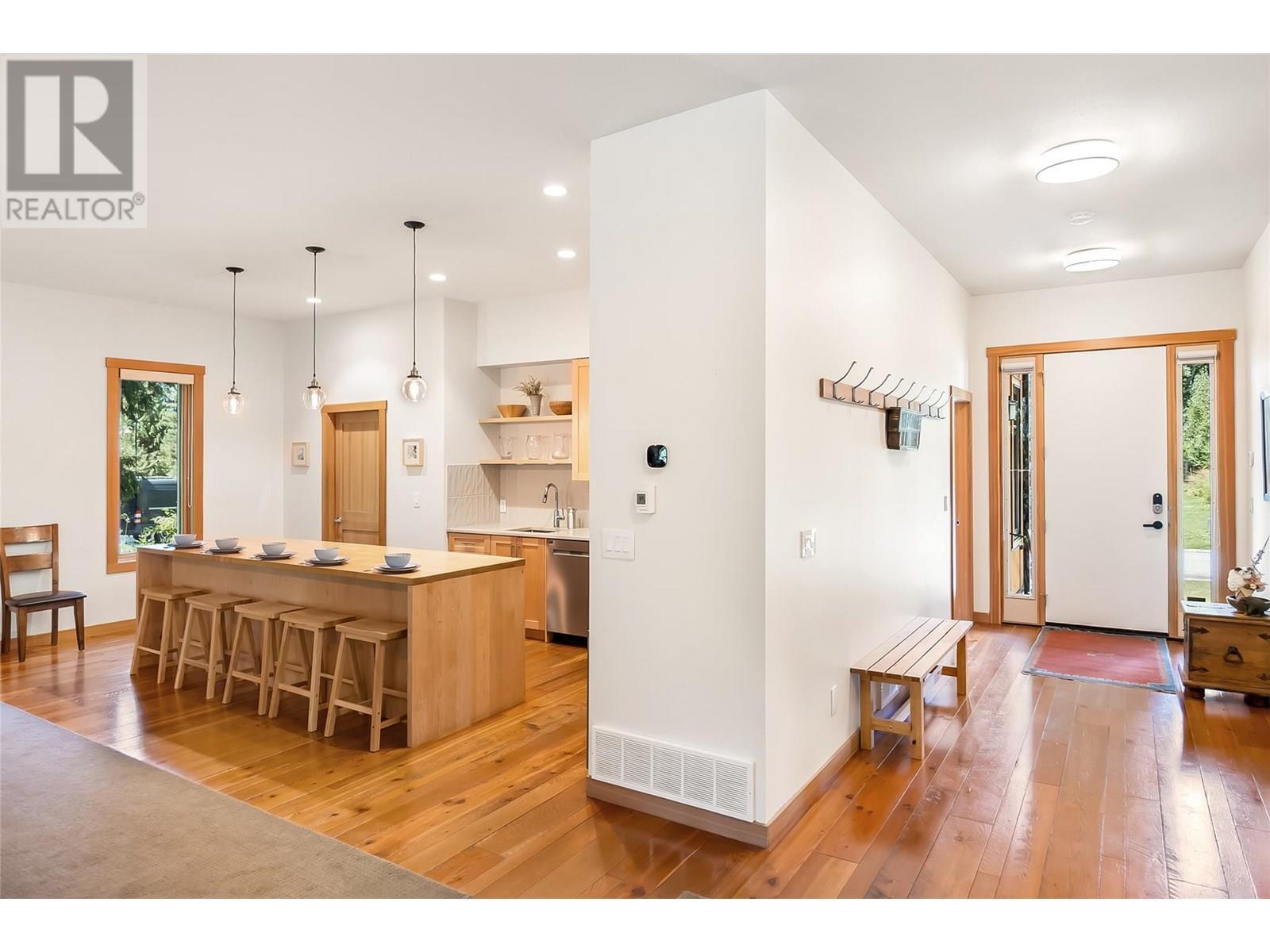 REVELSTOKE, British Columbia, V0E 2S3, CA, 6 Bedrooms Bedrooms, ,4 BathroomsBathrooms,Residential,For Sale,1912503