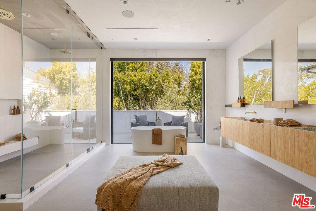 Los Angeles, California, 90024, United States, 8 Bedrooms Bedrooms, ,9 BathroomsBathrooms,Residential,For Sale,1907204