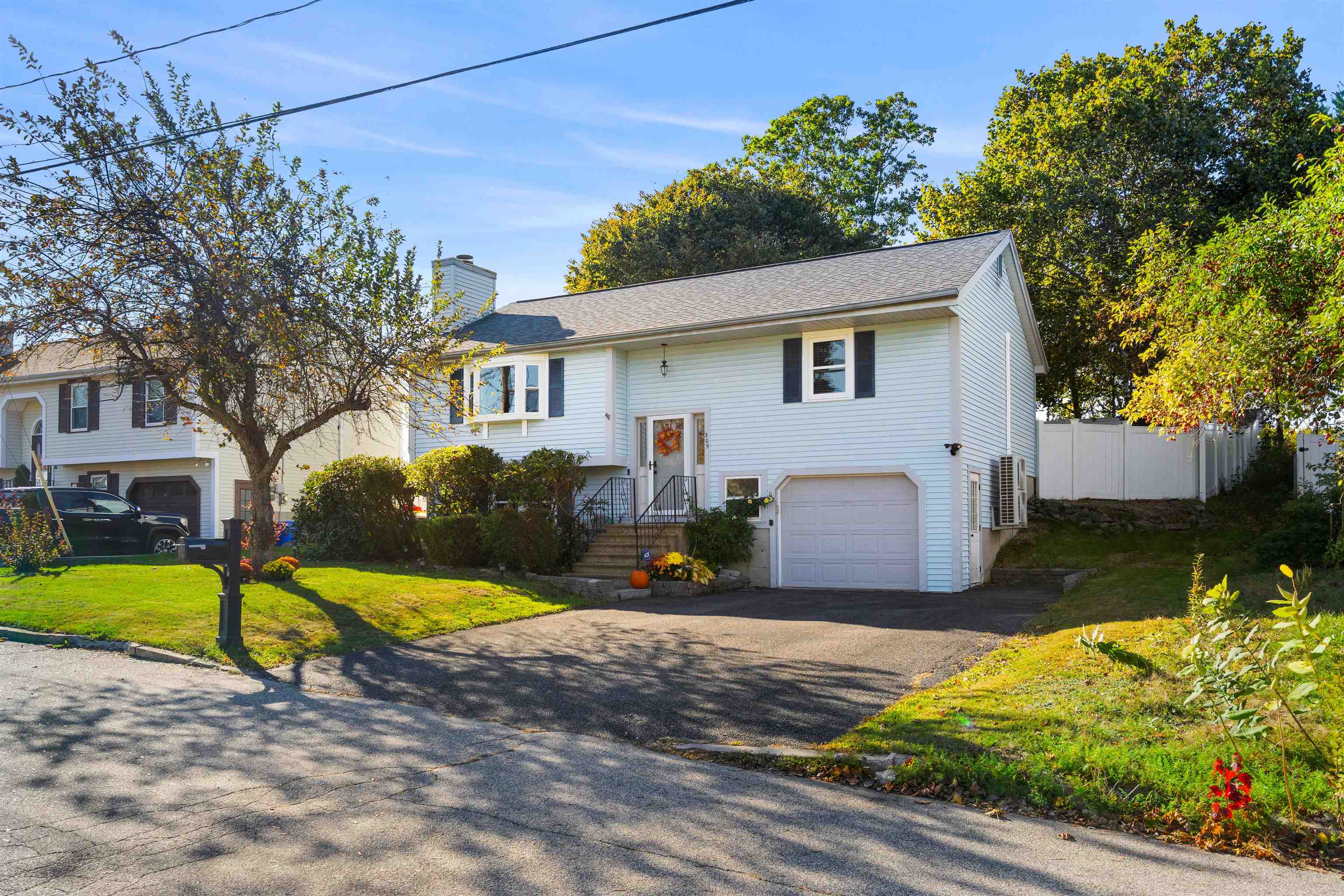 Manchester, New Hampshire, 03103, United States, 3 Bedrooms Bedrooms, ,2 BathroomsBathrooms,Residential,For Sale,1989722