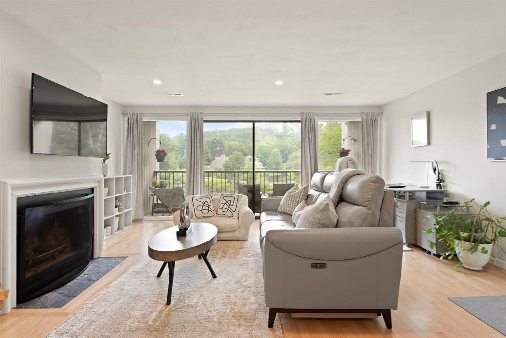 North Andover, Massachusetts, 01845, United States, 2 Bedrooms Bedrooms, ,2 BathroomsBathrooms,Residential,For Sale,1856023