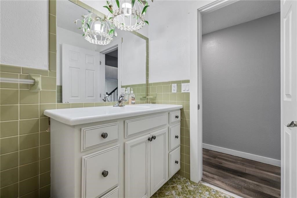 Harrison, Arkansas, 72601, United States, 4 Bedrooms Bedrooms, ,4 BathroomsBathrooms,Residential,For Sale,1993048