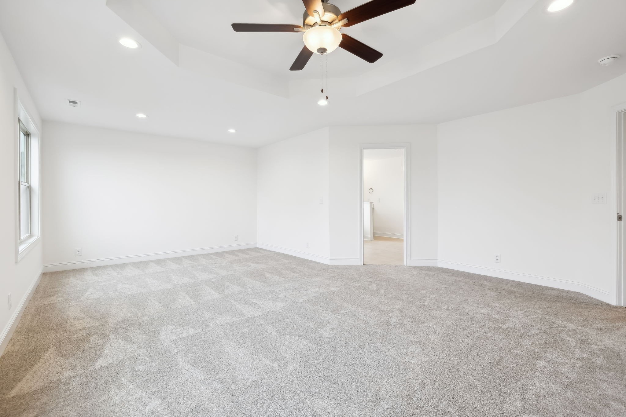 Clarksville, Tennessee, 37043, United States, 4 Bedrooms Bedrooms, ,4 BathroomsBathrooms,Residential,For Sale,2005810