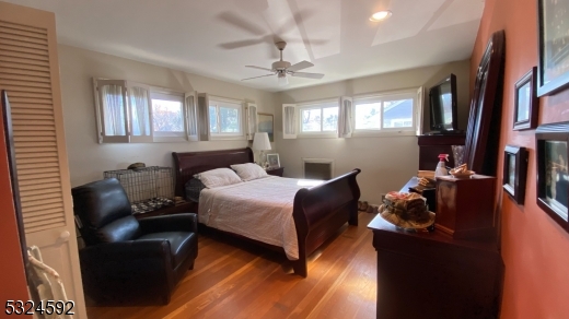 Cedar Grove, New Jersey, 07009, United States, 3 Bedrooms Bedrooms, ,2 BathroomsBathrooms,Residential,For Sale,1983593