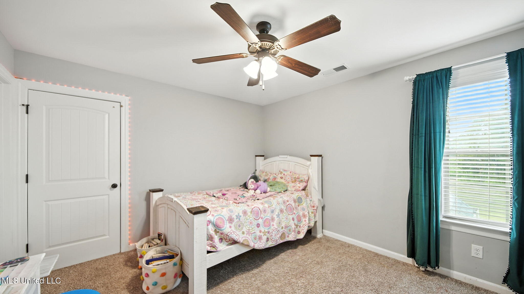 Hernando, Mississippi, 38632, United States, 4 Bedrooms Bedrooms, ,3 BathroomsBathrooms,Residential,For Sale,1978429