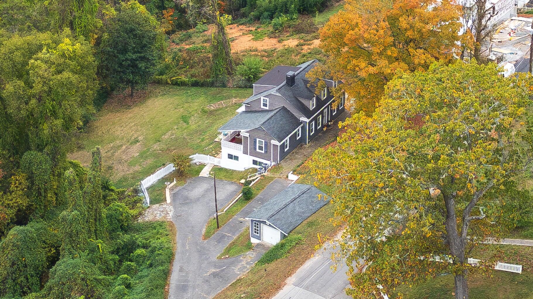 Chattanooga, Tennessee, 37404, United States, 5 Bedrooms Bedrooms, ,4 BathroomsBathrooms,Residential,For Sale,1885832