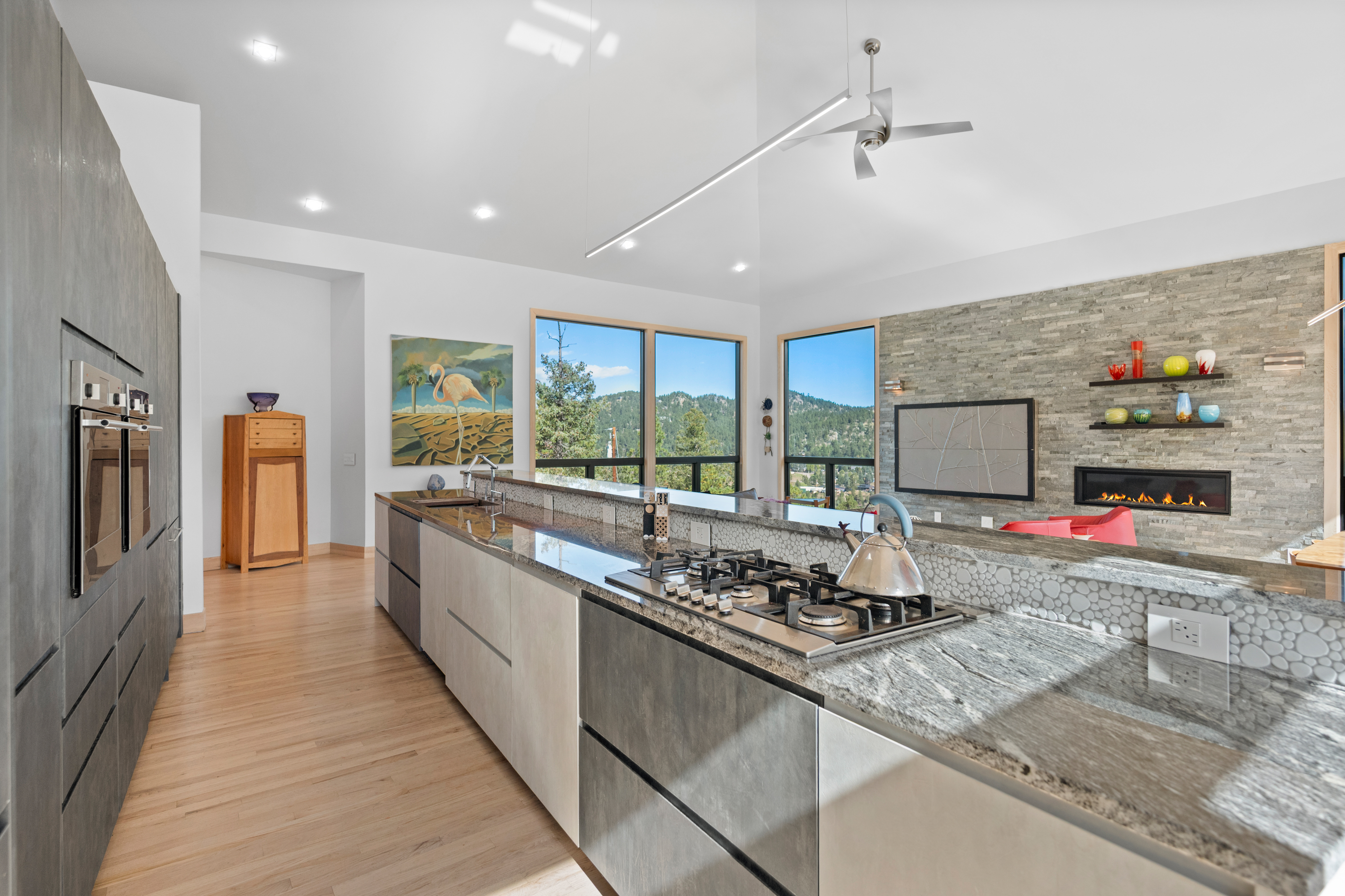  Modern Mountain Residence with Dramatic Architecture - 物件實景