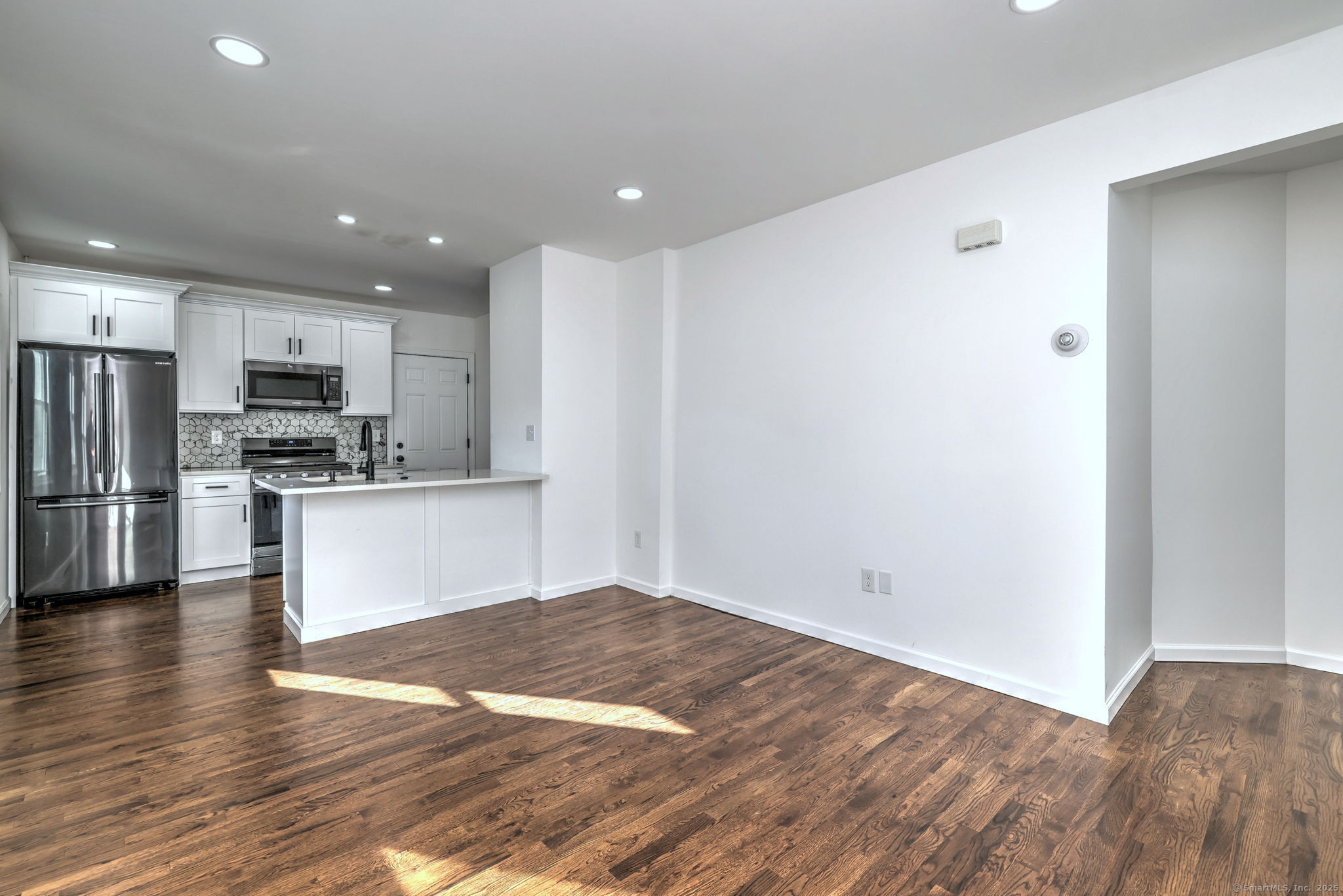 Hamden, Connecticut, 06514, United States, 8 Bedrooms Bedrooms, ,3 BathroomsBathrooms,Residential,For Sale,1940598