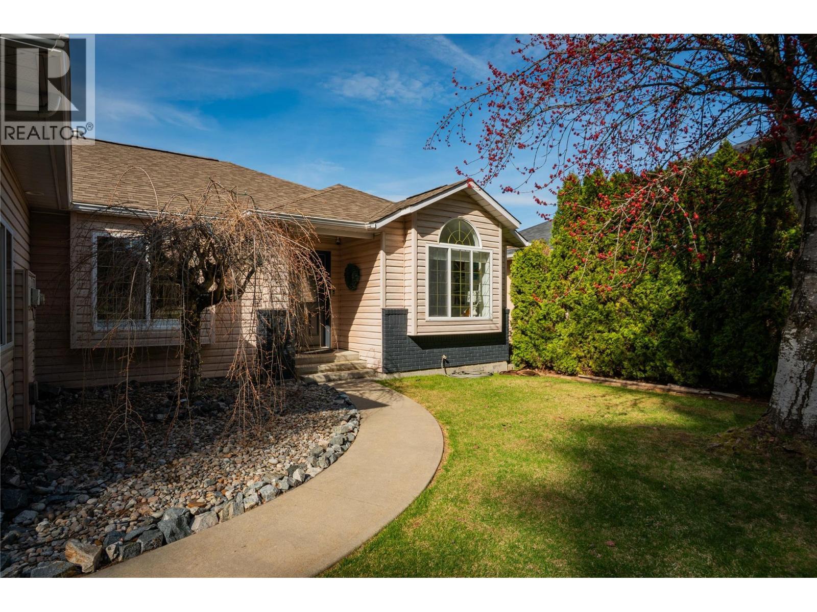 CASTLEGAR, British Columbia, V1N 3Z1, CA, 5 Bedrooms Bedrooms, ,3 BathroomsBathrooms,Residential,For Sale,1918005