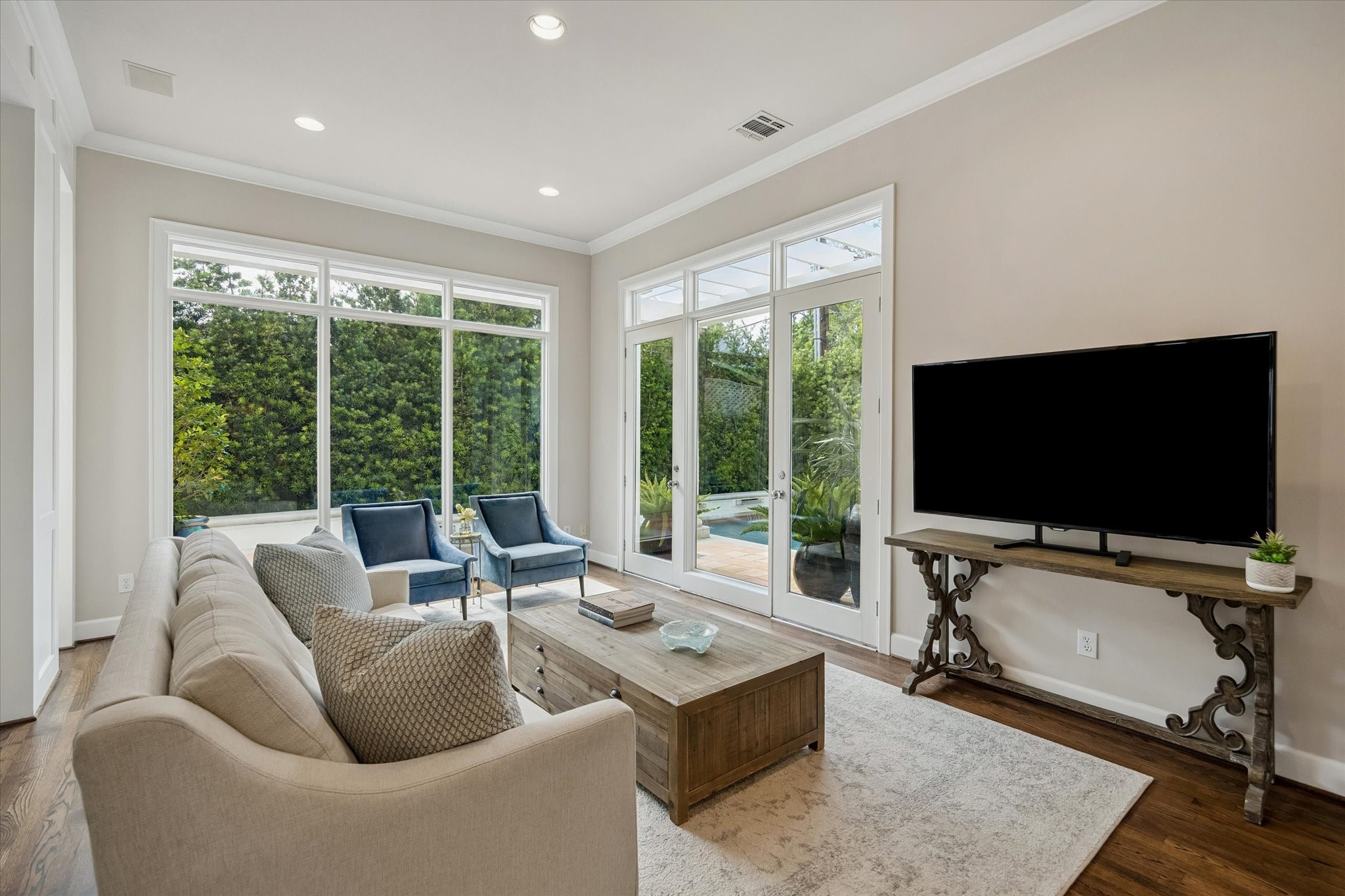  2102 Mcclendon Street - 物件實景