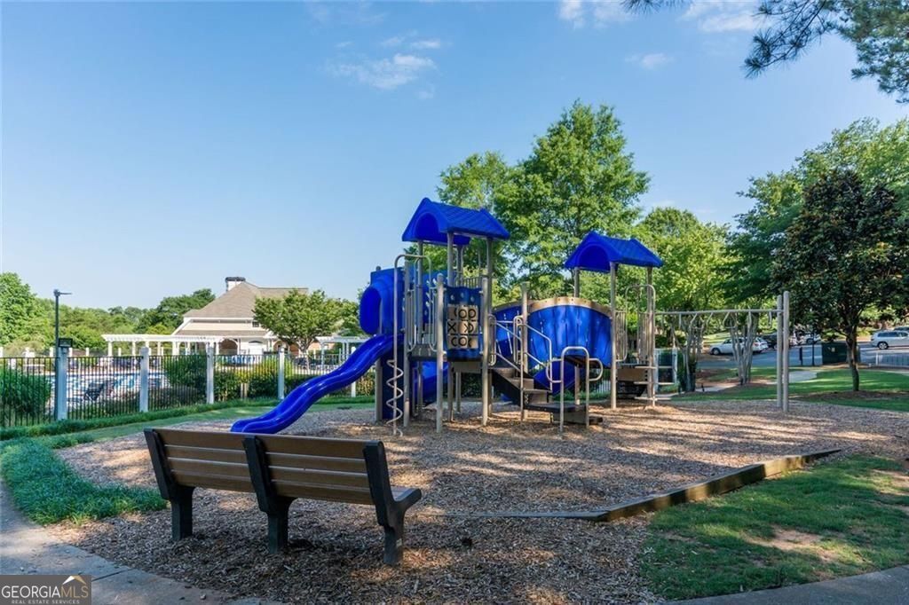 Roswell, Georgia, 30075, United States, 5 Bedrooms Bedrooms, ,4 BathroomsBathrooms,Residential,For Sale,2044480