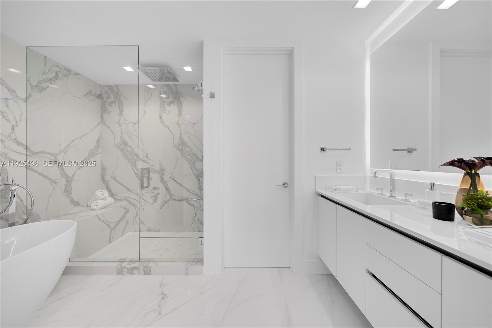 Miami Beach, Florida, 33139, United States, 3 Bedrooms Bedrooms, ,4 BathroomsBathrooms,Residential,For Sale,2003256