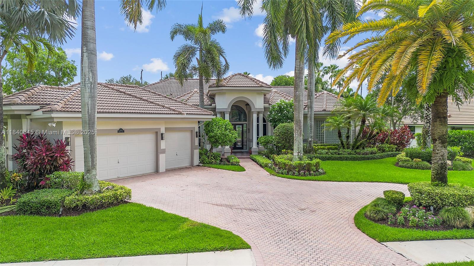 Weston, Florida, 33332, United States, 5 Bedrooms Bedrooms, ,6 BathroomsBathrooms,Residential,For Sale,1896752