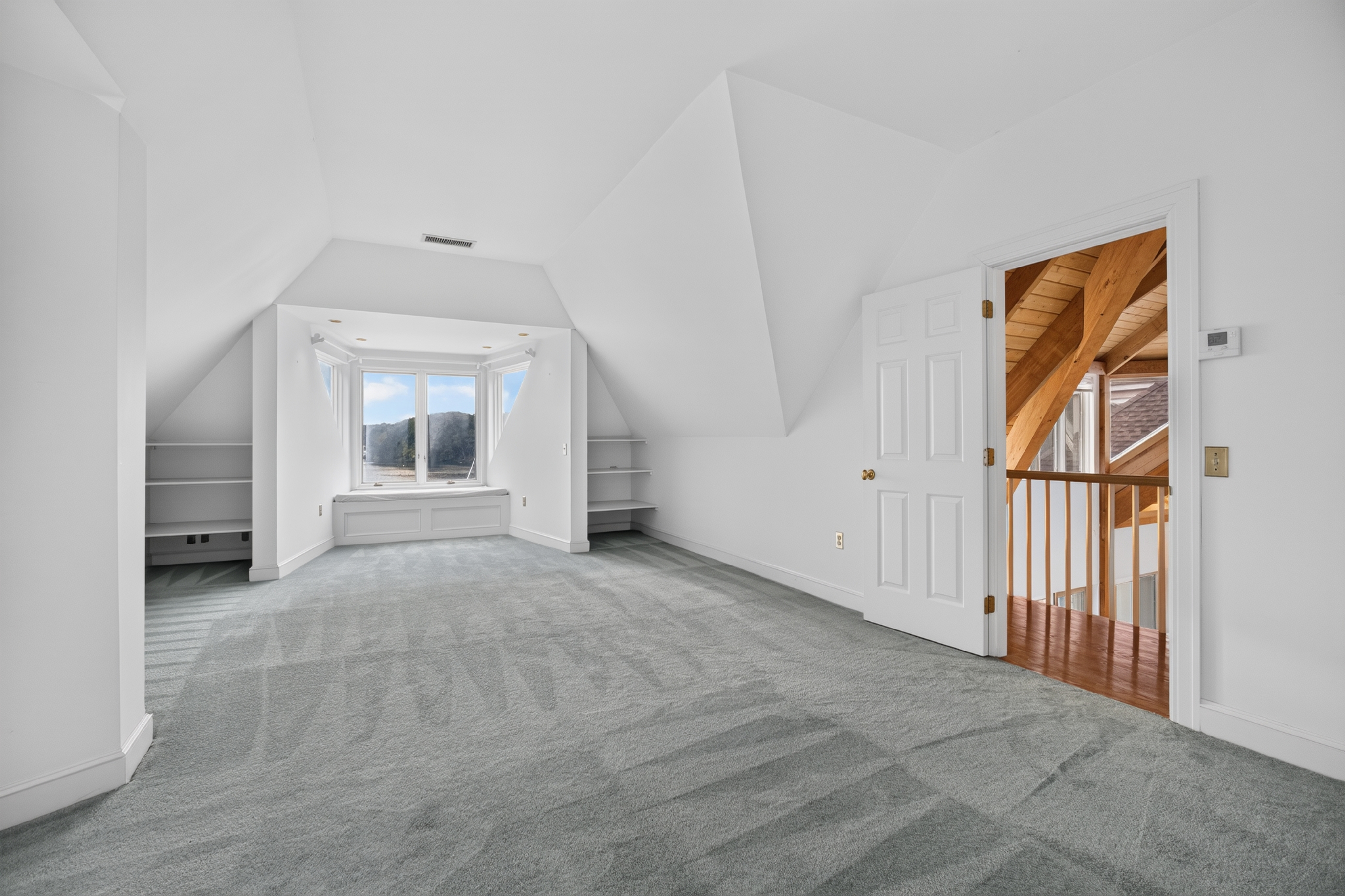 Set on 2.1 Private Acres Directly Along Hamburg Cove - 物件實景