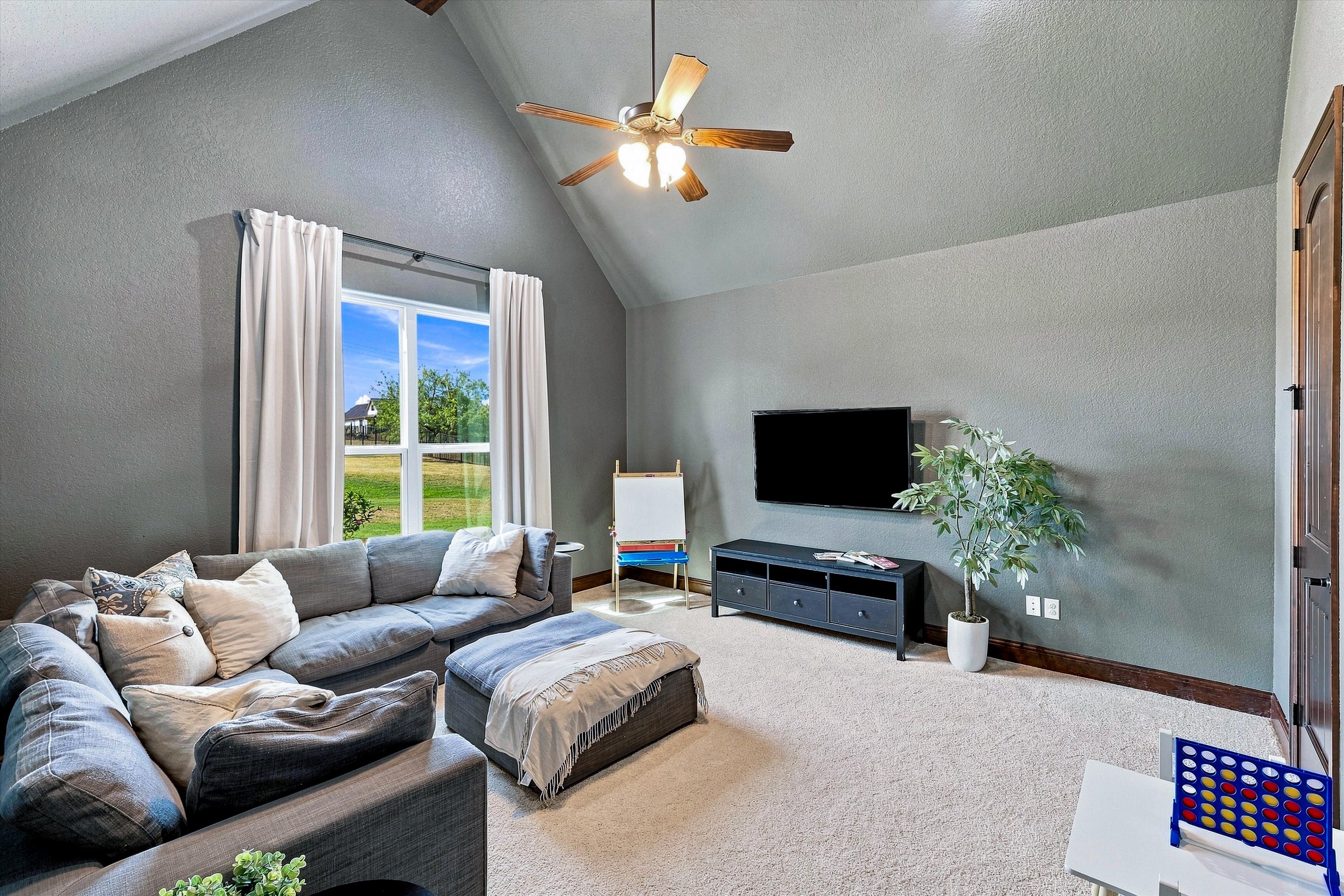  Timeless Style, Thoughtful Updates & One Acre to Enjoy - 物件實景