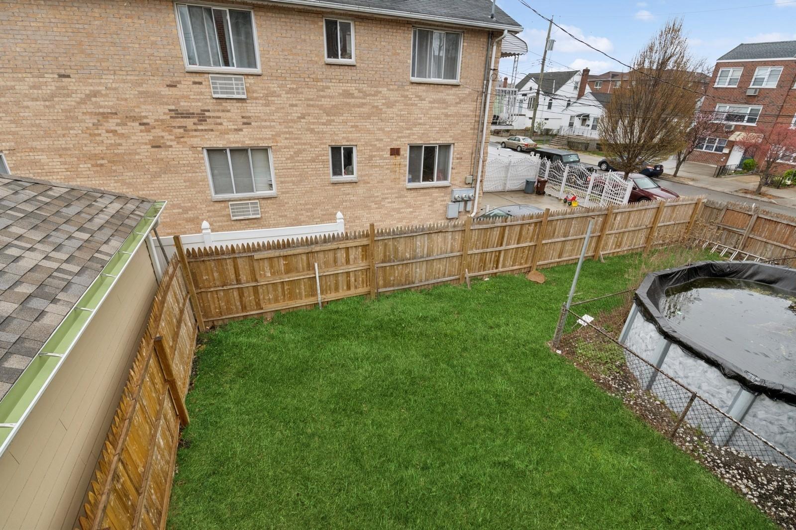 Bronx, New York, 10465, United States, 3 Bedrooms Bedrooms, ,2 BathroomsBathrooms,Residential,For Sale,1794216