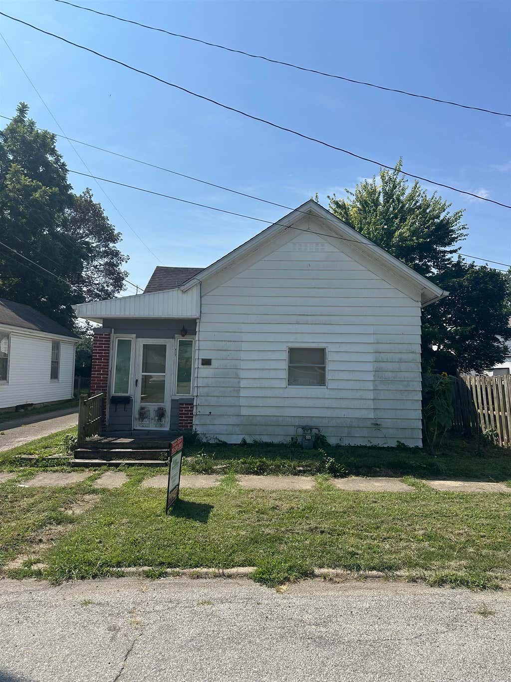 9th St, Connersville, IN 47331