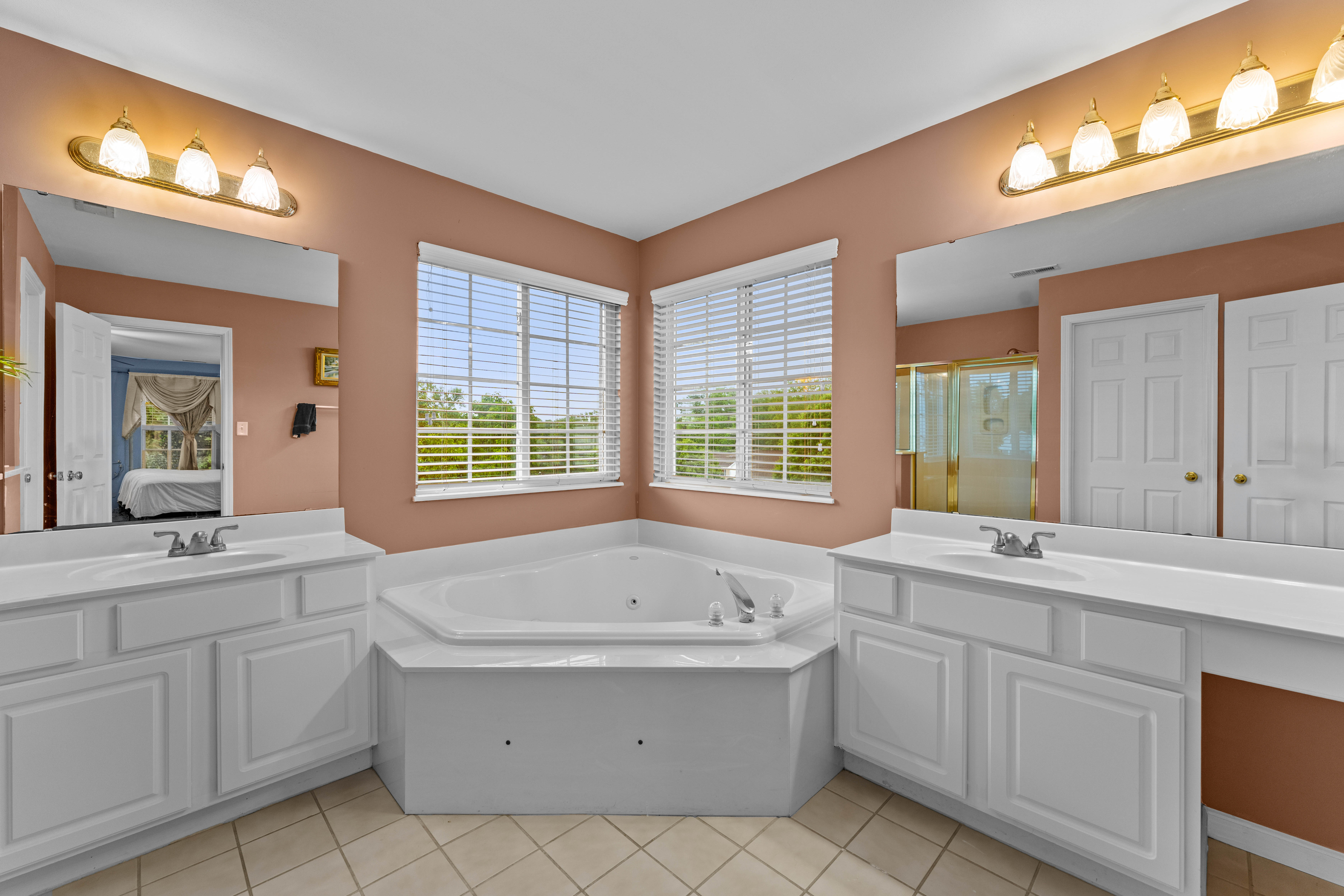  Updated Home in Bellerive Farm Estates - 物件實景