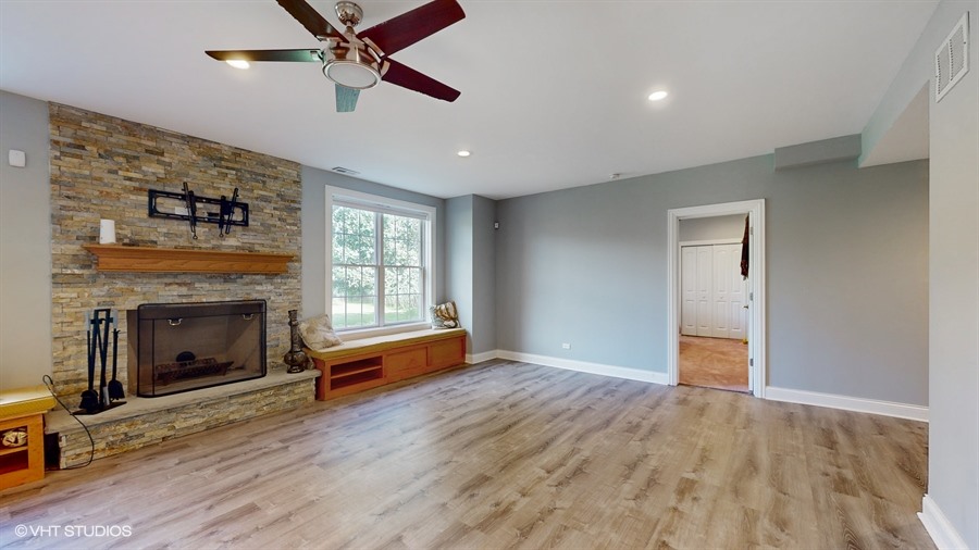 Lakewood, Illinois, 60014, United States, 5 Bedrooms Bedrooms, ,5 BathroomsBathrooms,Residential,For Sale,1980516