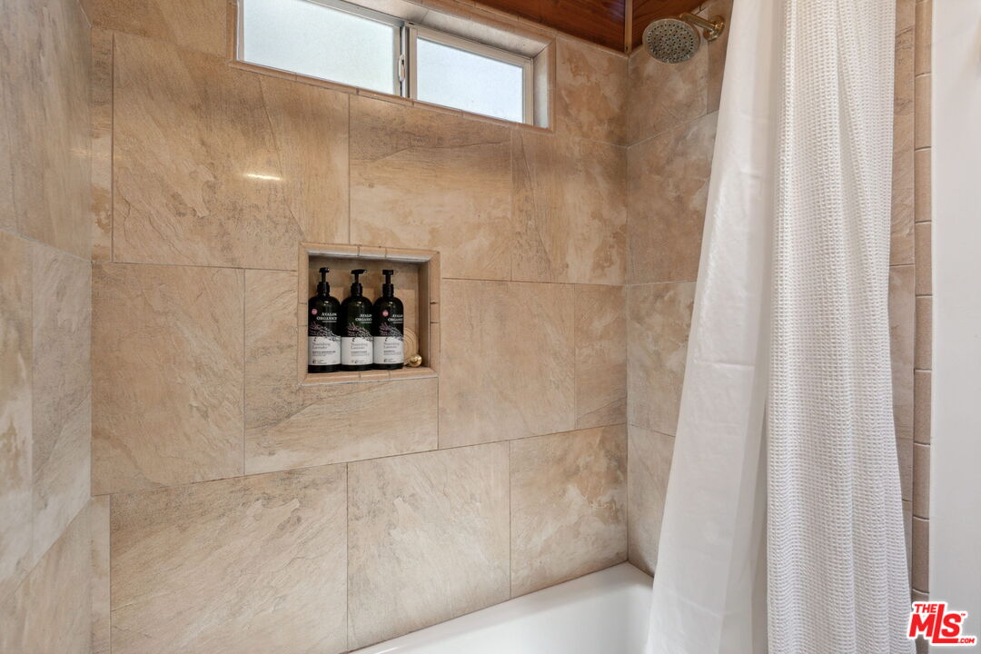Topanga, California, 90290, United States, 4 Bedrooms Bedrooms, ,3 BathroomsBathrooms,Residential,For Sale,1795536